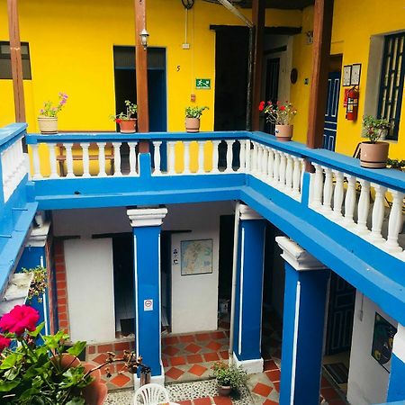 Blue Door Housing Historic Quito Hotel Eksteriør billede