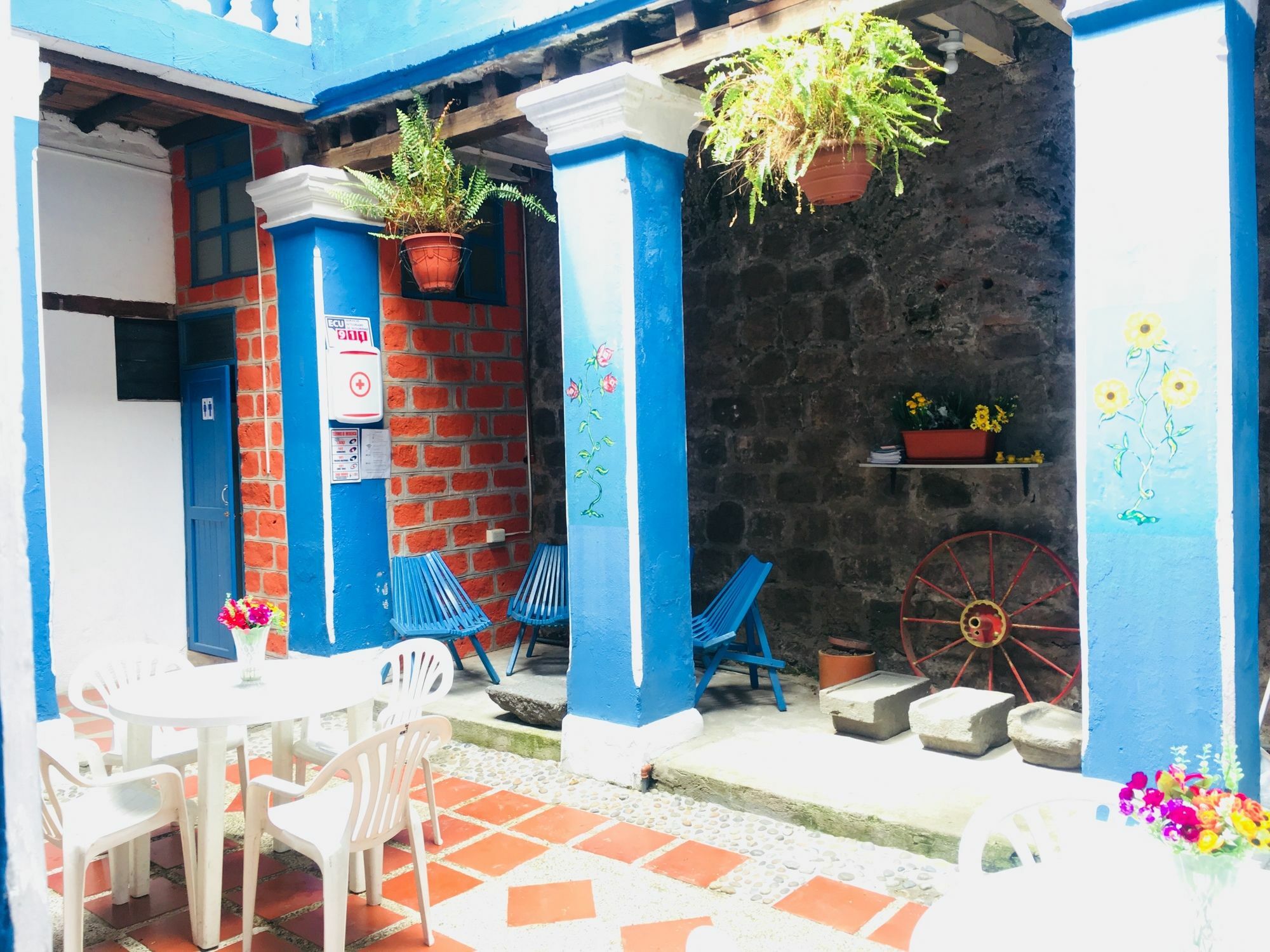 Blue Door Housing Historic Quito Hotel Eksteriør billede